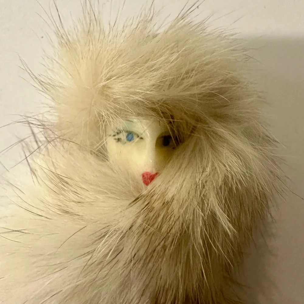 Vintage Faux Fur Painted Lady Face Brooch Pin - Picture 2 of 3